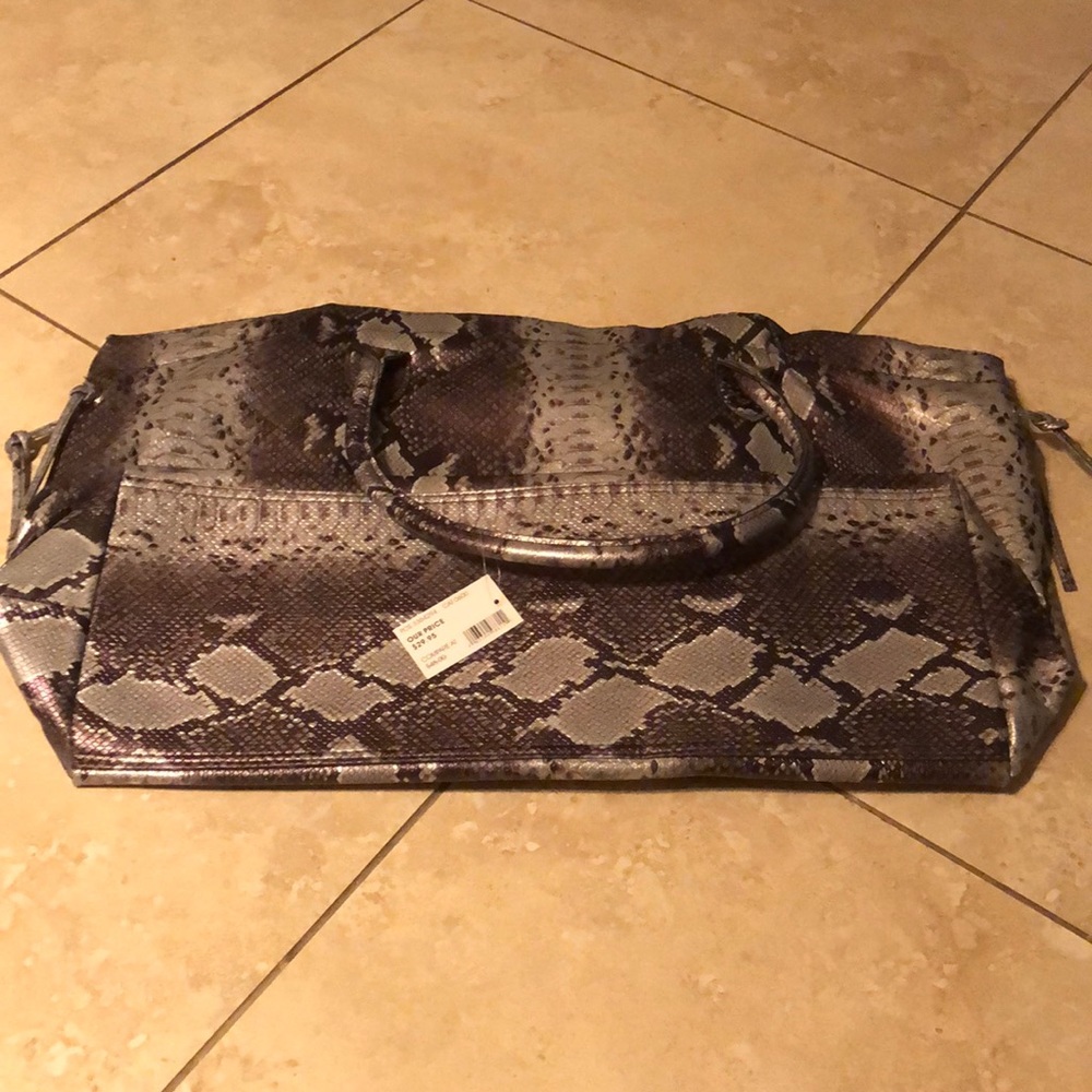 Large Women’s Travel Bag NWT